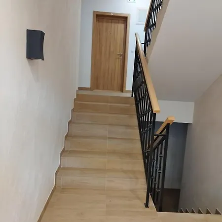 Apartment L&l I *