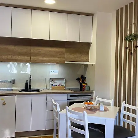 Apartment L&l I